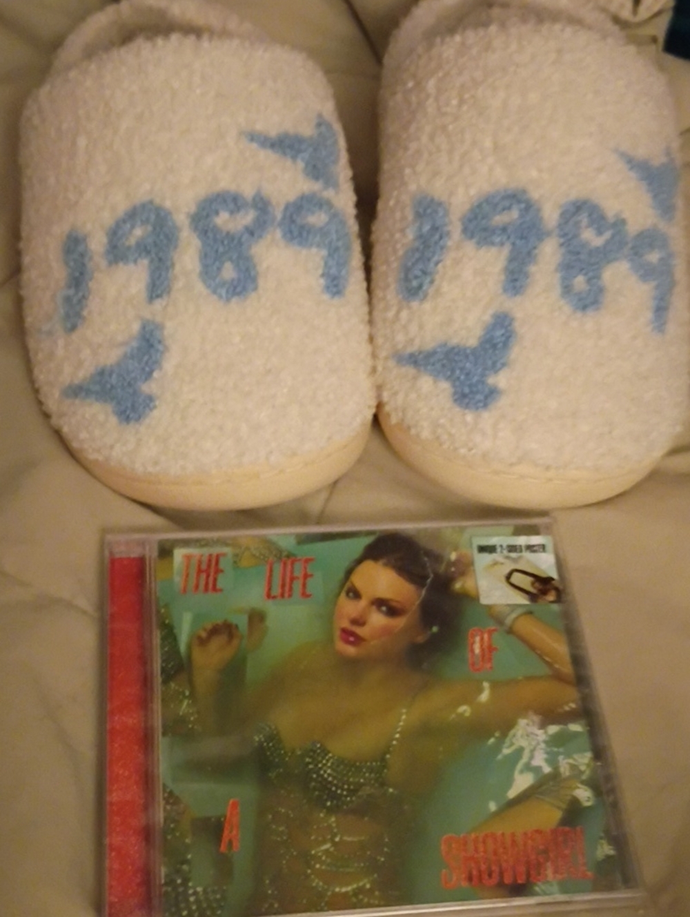 Taylor Swift 1989 Slippers SZ 39-40 And New Life Of A Showgirl CD